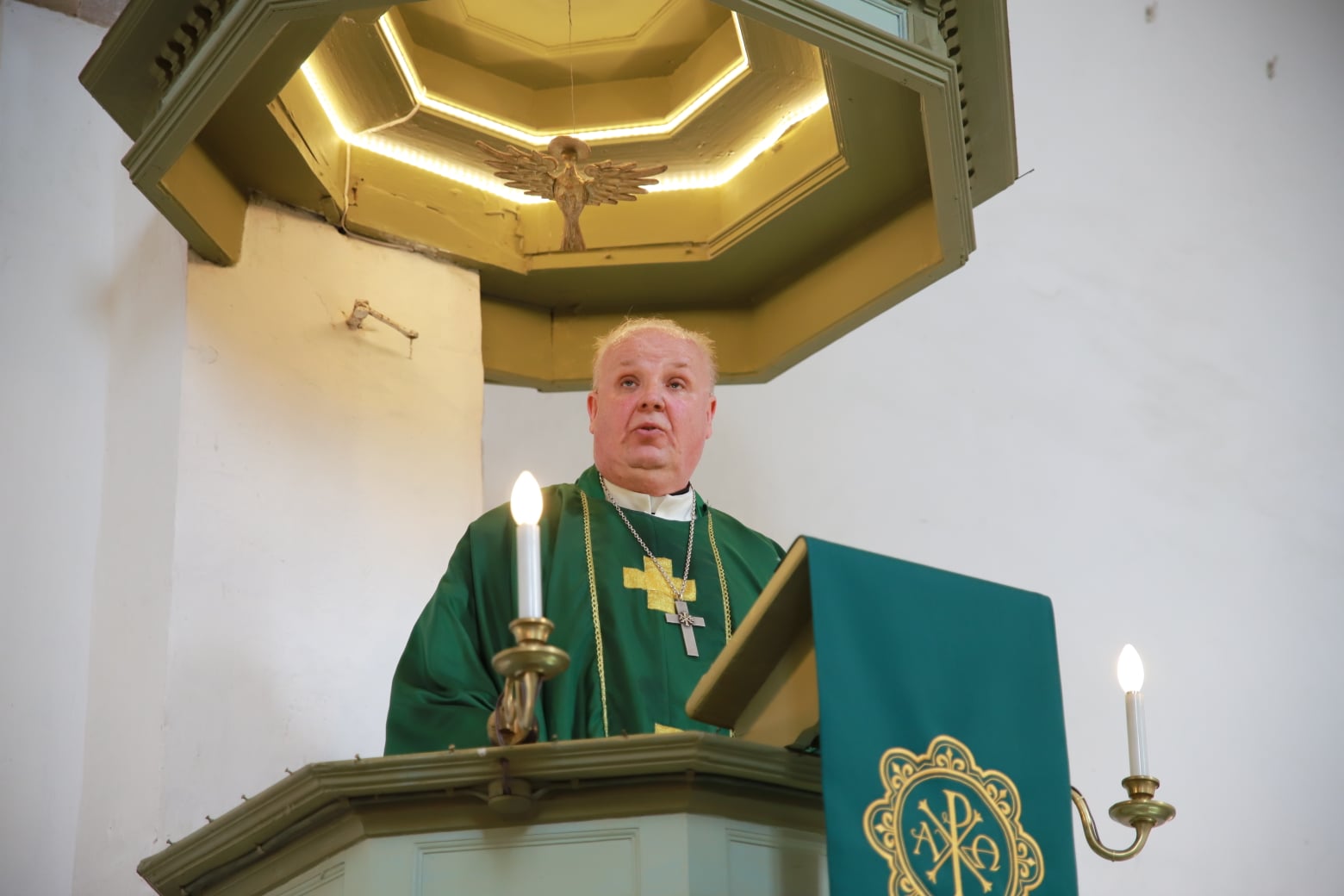 Misjonär Kari Tynkkynen seati Kullamaa koguduse õpetajaks