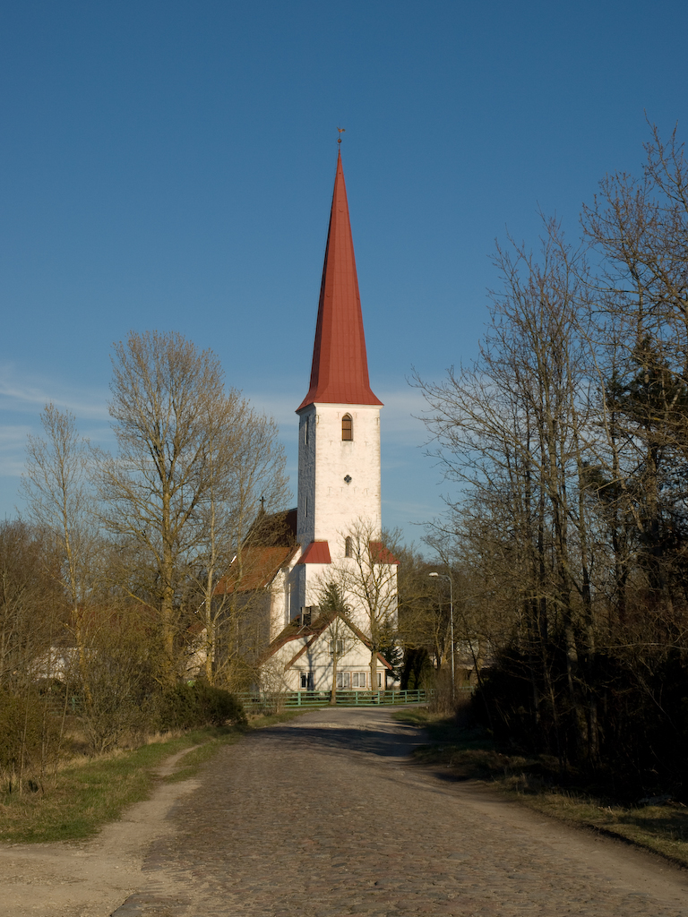 Kihelkonna kirik tähistas ülestõusmispühi tornipalvusega