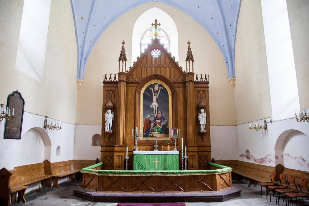 Paistu kiriku altar