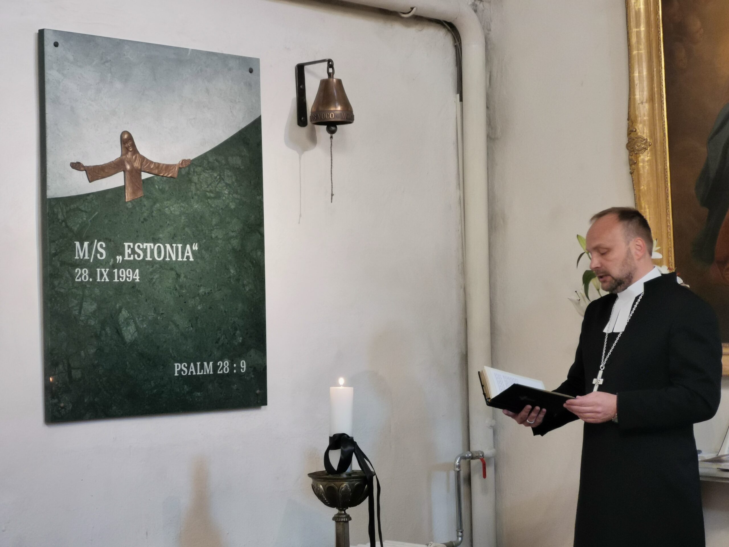 M/S “Estonia” mälestustahvel Tallinna Toomkirikus ei luba hukkunuid unustada