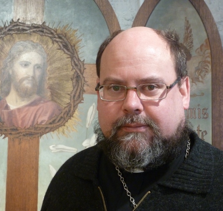 Tallinna Püha Vaimu koguduse õpetaja Gustav  Piir kannab nüüd kuldristi