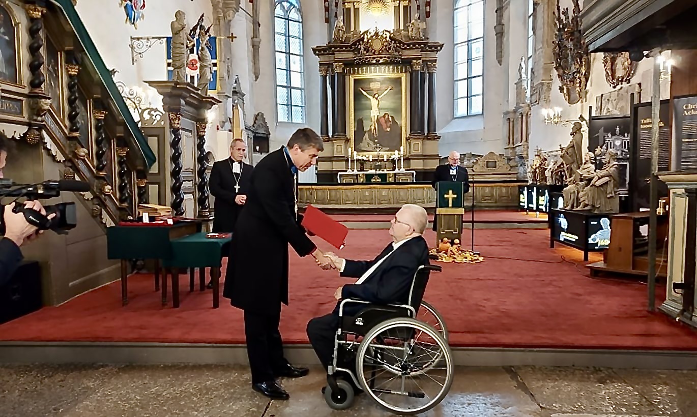 Peapiiskop Urmas Viilma meenutab Edgar Savisaart kirikute toetaja ja ehitajana