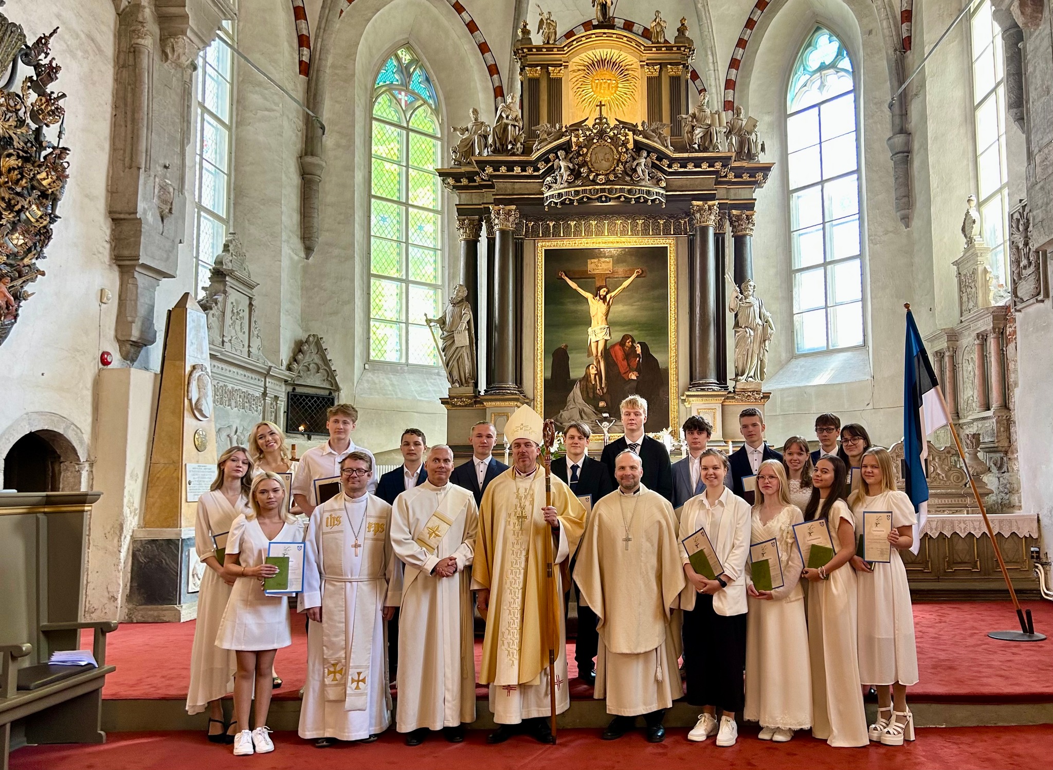 Tallinna Toomkooli lõpetamise eel võttis leeriõnnistuse vastu 17 noort