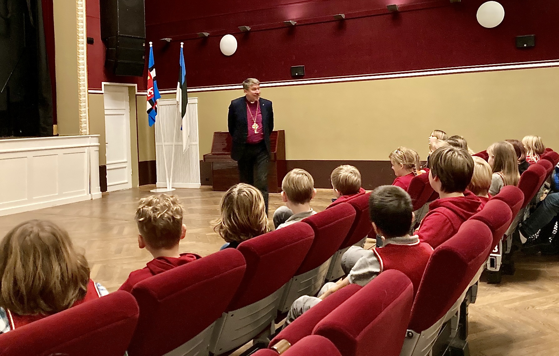 Peapiiskop Urmas Viilma külastas Tartu Luterlikku Peetri Kooli