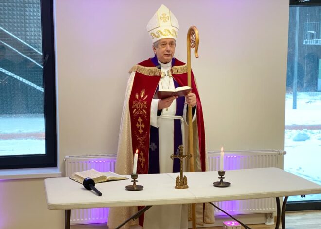 Piiskop Joel Luhamets õnnistas Eesti Kiriku toimetuse uued tööruumid