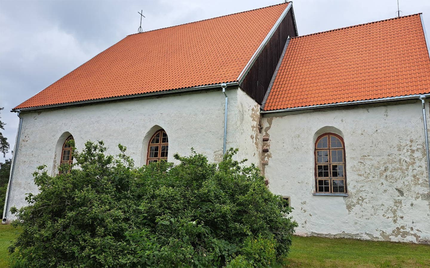 Vormsi Püha Olavi kirik tähistas olavipäeval taaspühitsemise 35. aastapäeva