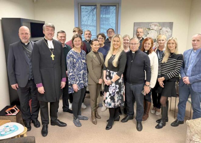 Peapiiskop Urmas Viilma õnnistas Eesti Diakoonia peretöö keskuse uued ruumid