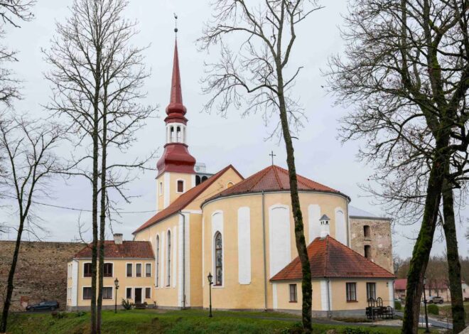Põltsamaa kiriku fassaad ja tornikiiver taastati rahva annetuste toel