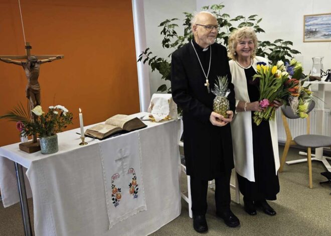 Saue koguduses tähistati Juha Väliaho emerituuri siirdumist piduliku jumalateenistusega