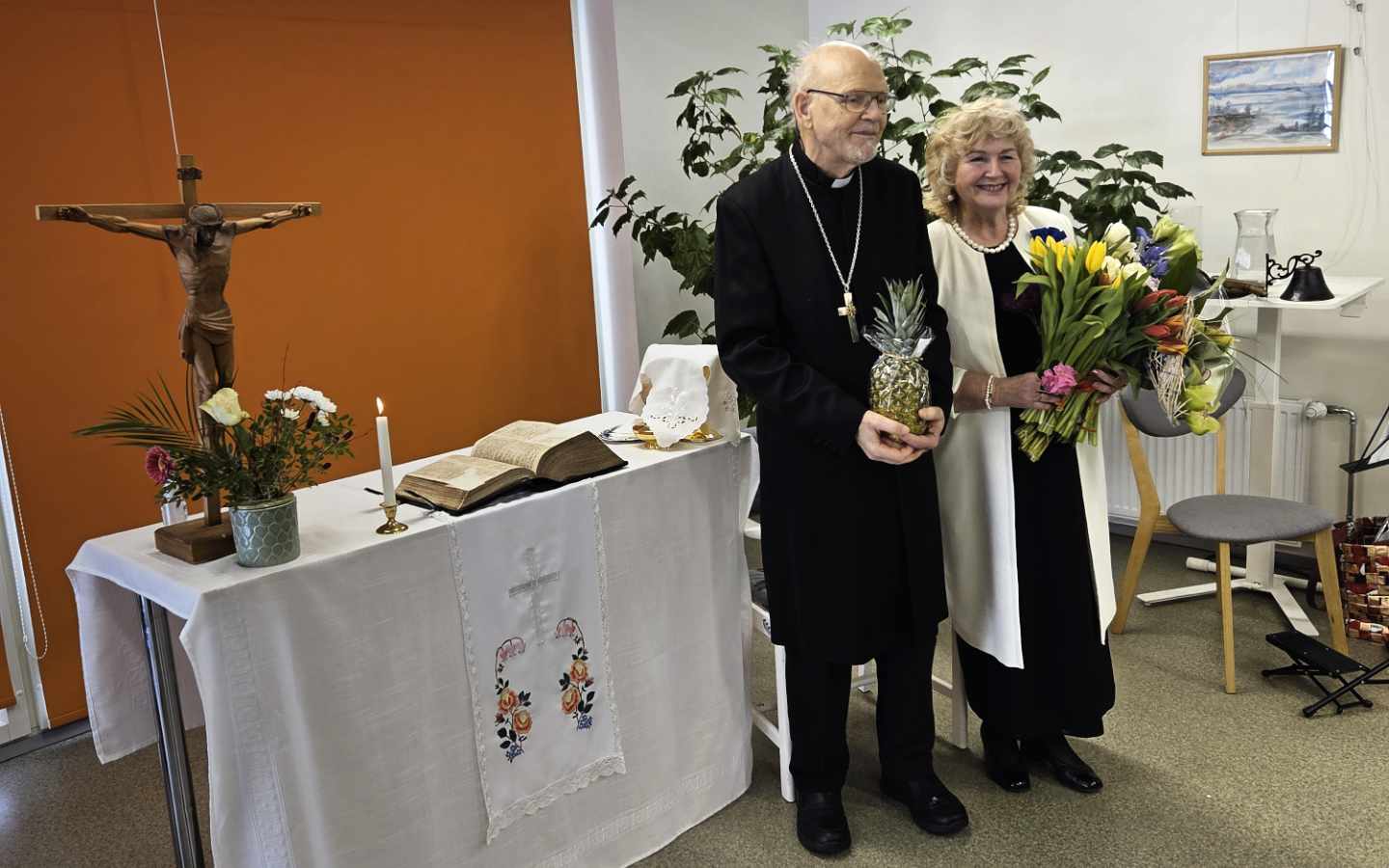 Saue koguduses tähistati Juha Väliaho emerituuri siirdumist piduliku jumalateenistusega