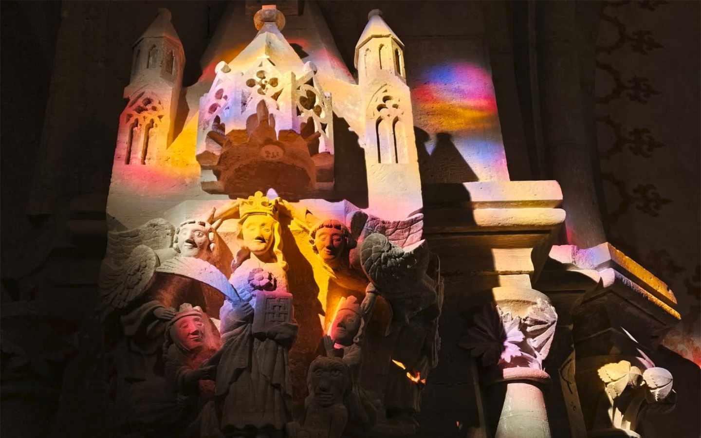 Karja kirikus saab jälle näha Püha Katariina valgusimet