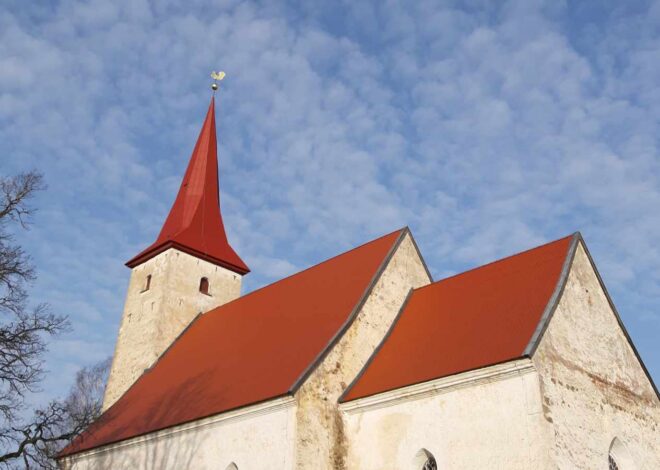 Suure-Jaani kiriku käärkambri katuse restaureerimine edeneb