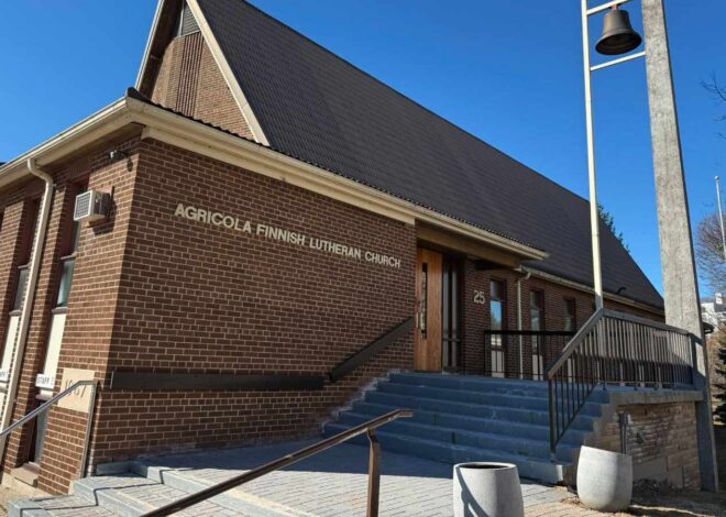 Assessor praost Katrin-Helena Melder teenib ülestõusmispühadel Toronto Vana-Andrese kogudust