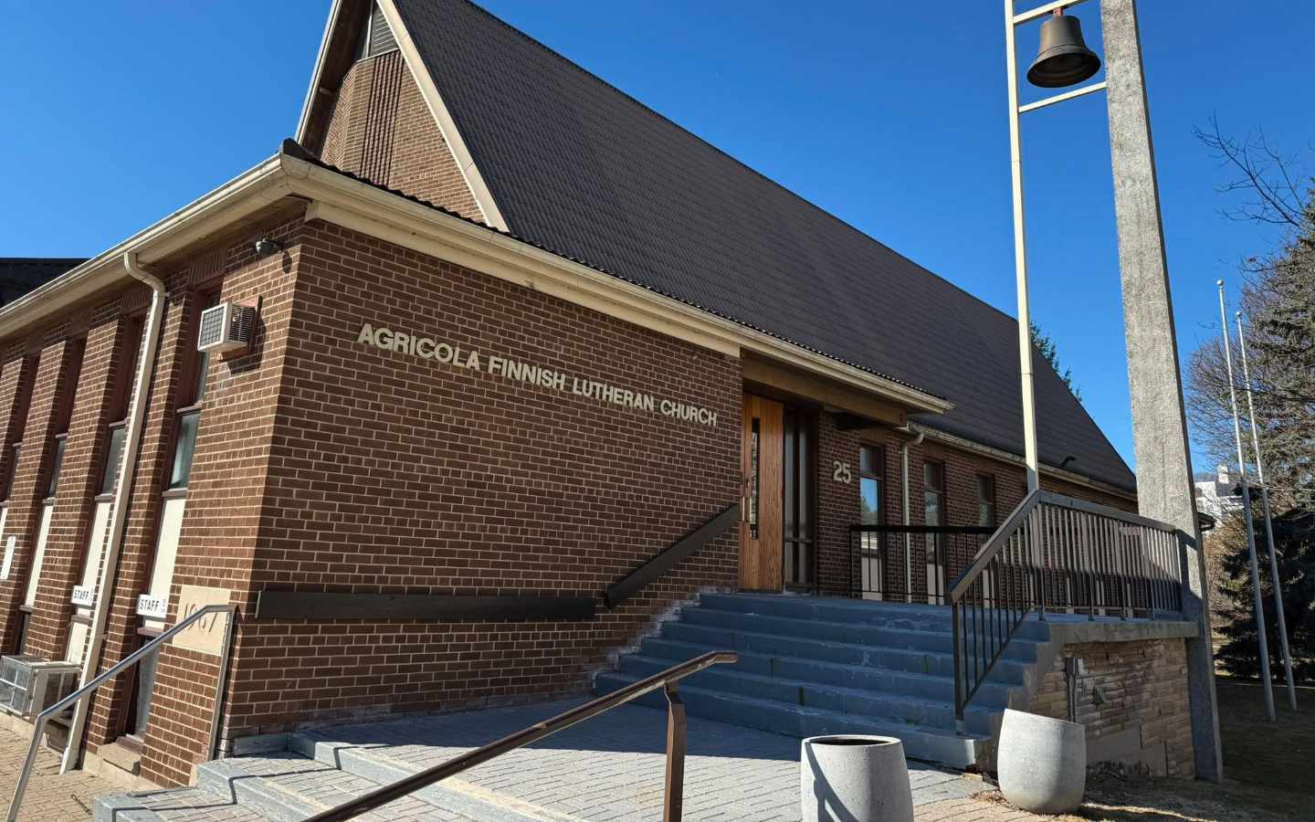 Assessor praost Katrin-Helena Melder teenib ülestõusmispühadel Toronto Vana-Andrese kogudust