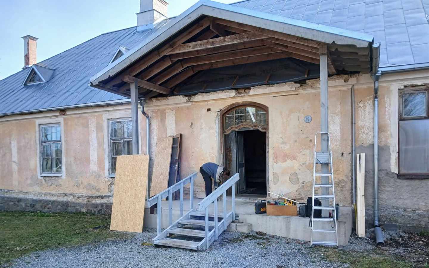 Annetajate ja toetuse abil saab Juuru pastoraadi peauks uue elu