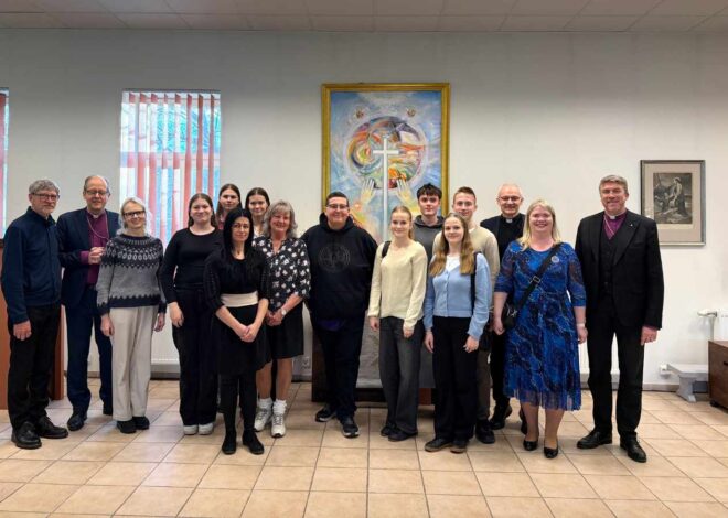 Noorte Alfa noored kohtusid jüripäeva õhtul Kuressaares Austraalia ja Uus-Meremaa luterliku piiskopiga