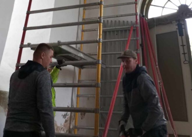 Paide Püha Risti kiriku peasissepääs saab juubeli eel värskenduskuuri